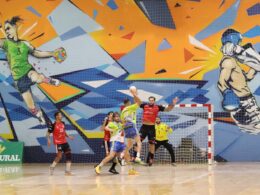 Momento de un ataque del Bm. Zamora frente a la defensa burgalesa.