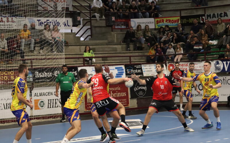 Momento del partido entre Aranda y Burgos.